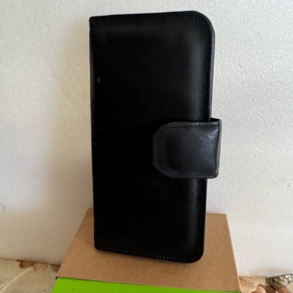 Black Leather soft wallet magnetic Closure
